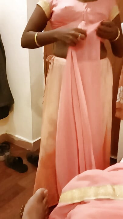 Desi Tamil Wife Renu’s Big Ass & Pussy Teased in Saree Post-hotel - Cuck Films! Indianhotwifex