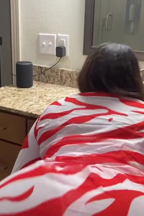 Diana memberikan pantat yang menakjubkan kepada lelakinya