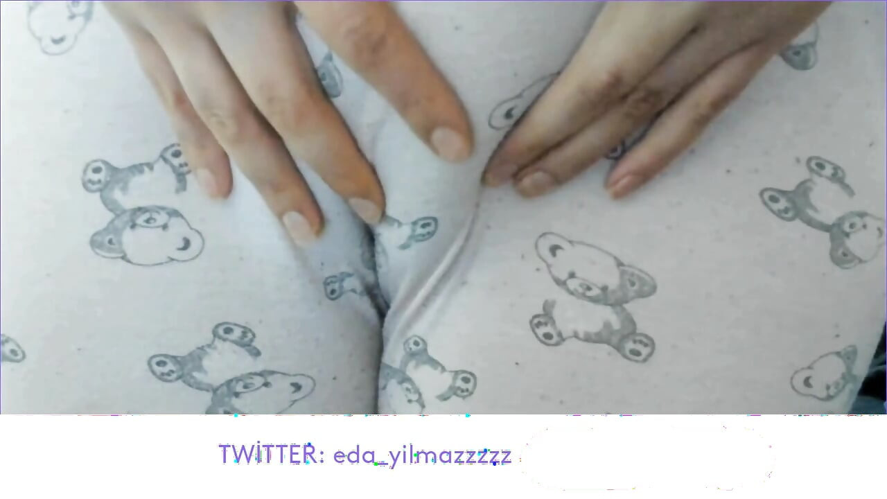 CAMELTOE- MASTURBATION IN PAJAMAS- PUFFED PUSSY- TURKISH PORN