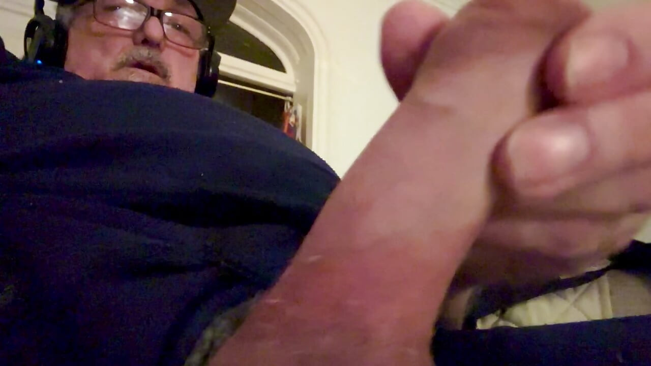 パパのペニスが射精する