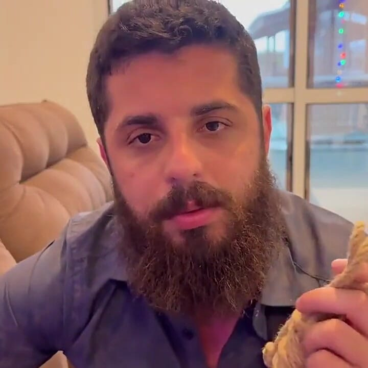 POV: Seu mestre cativo trouxe presentes para que eu possa usá-lo de mais maneiras