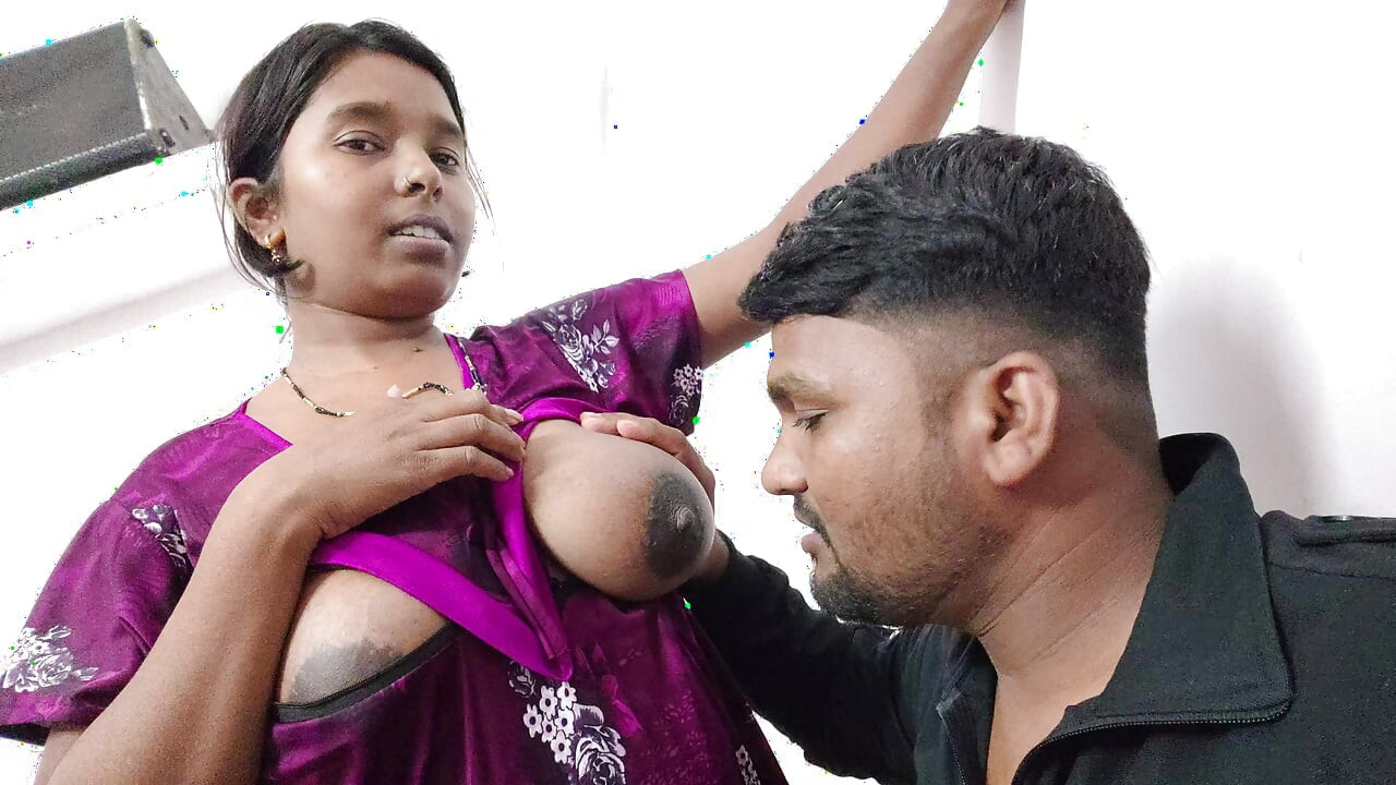 Devar apni bhabhi ki big boobs pahli bar aapne jibh se chat raha he - daver suking bhabhi boobs.