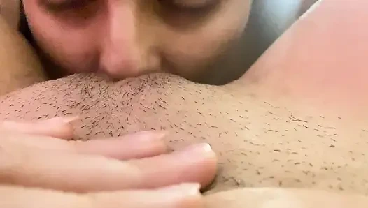 POV-muschi mit einer großen klitoris