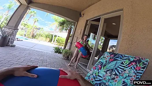 Rose caarter bekommt ein bisschen schwanz und sperma unter der sonne