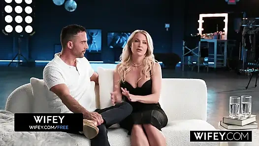 Istri semok andi avalon dientot besar pria kulit hitam sambil ditonton suaminya