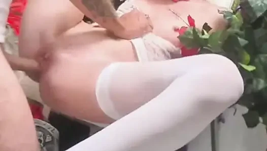 Tess thompson lagi asik nyepong kontol bryan gozzling sampai tersedak!