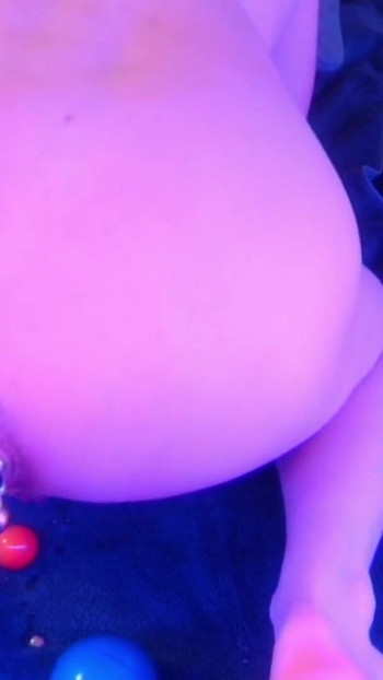 トランスミッションホールに大量の卵を産み込む | クリップ 2