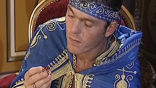 Косплей немецких крошек занимается анальной оргией на роскошной вилле