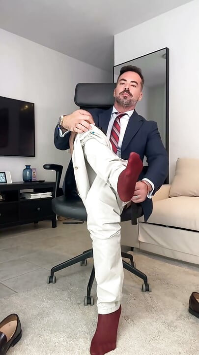 I Masturbate While Playing with My Tie.