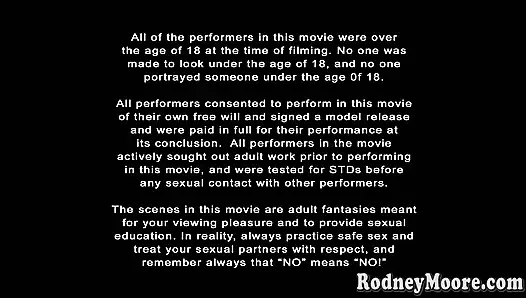 Amilia Onyx с большими сиськами дрочит ногами и трахается