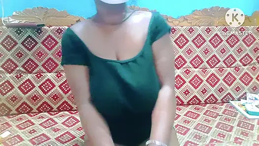 Подруга показывает свои активы на видеозвонке для ее лучшего - тамильское аудио с эротическими стонами