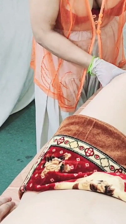 CHUBBY BODY NETU HİNT BBW SICAK VE SEKSİ MASAJIN TADINI ÇIKARIYOR HİNDİ PİS KONUŞMALARLA | Bölüm 1