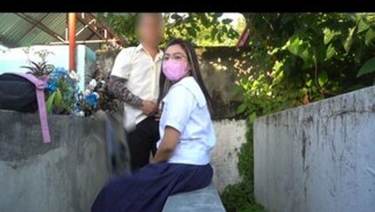 Филиппинская студентка и учительница занимаются сексом на публичном кладбище