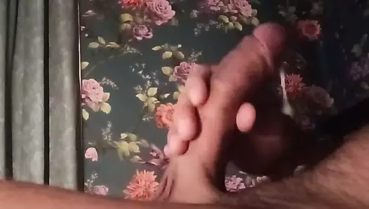Yarakımı emerek beni boşaltıyor