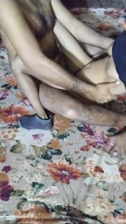 Meio-irmão pela primeira vez com meia-irmã na cozinha