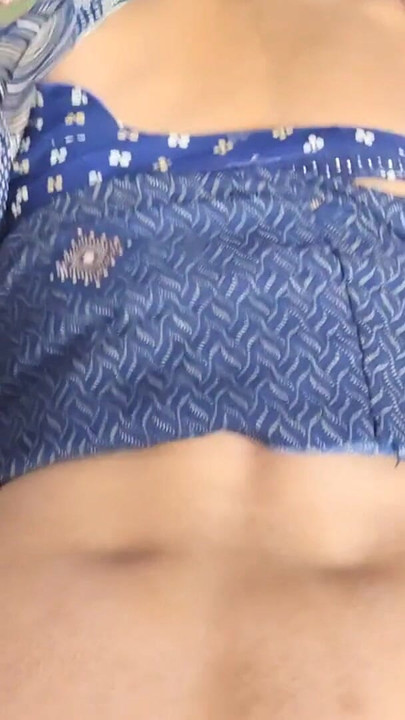 Izgalmas pillanat a "Young hot desi village bhabhi devar enjoy romance sex" című filmből