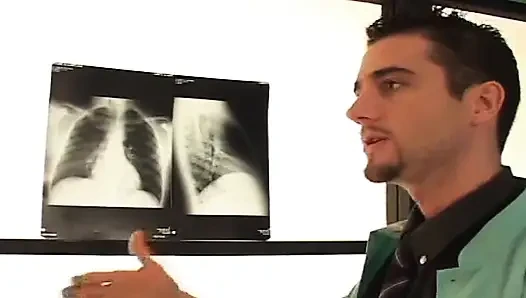 Sie ist eine französische krankenschwester, die ihre patienten anal panarate lässt