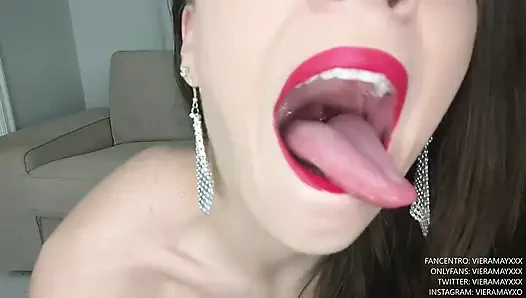 Сексуальное фетишное развлечение с открытым ртом и глоткой