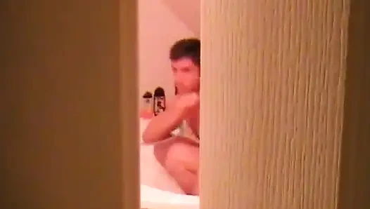 Cewek eropa yang manis nyepong kontol di luar ruangan sebelum ngentot di rumah