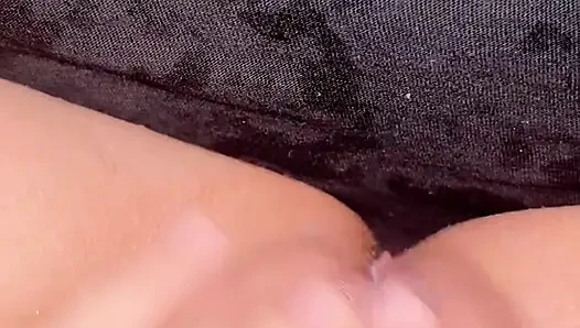Erkek arkadaşımı bana aşık olduğu için özlüyorum.