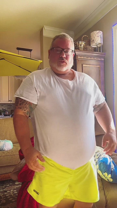 FAT GAY GRANDPA DANCING BEAR BIG BELLY SO CUTE