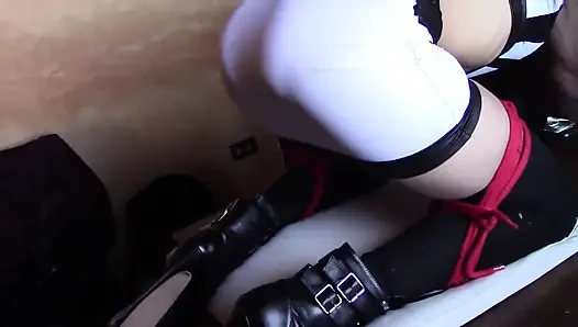 Laura На каблуках модели 2021 года связали на столе и грубо трахнули и трахнули в глотку