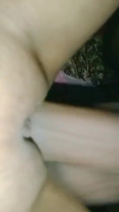 Ključni trenutak iz "Učinio sam svoju ženu jako blijedom u psećem stilu, vrući seksi video para desi žene bit će zabavno gledati video"