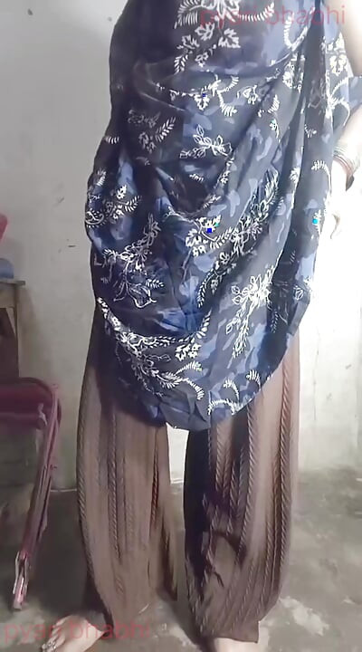 Double dildo dal ke pani nikali ek dildo ass mein ek dildo pussy mein desi bhabhi masturbation Hindi audio