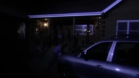 Cewek sange ini ngentot memeknya sampai muncrat - close up