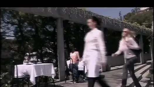 Ağzı için büyük sert bir yarak