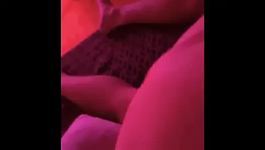 Ayak tanrıçası ayak kölesi kocasını domine ediyor