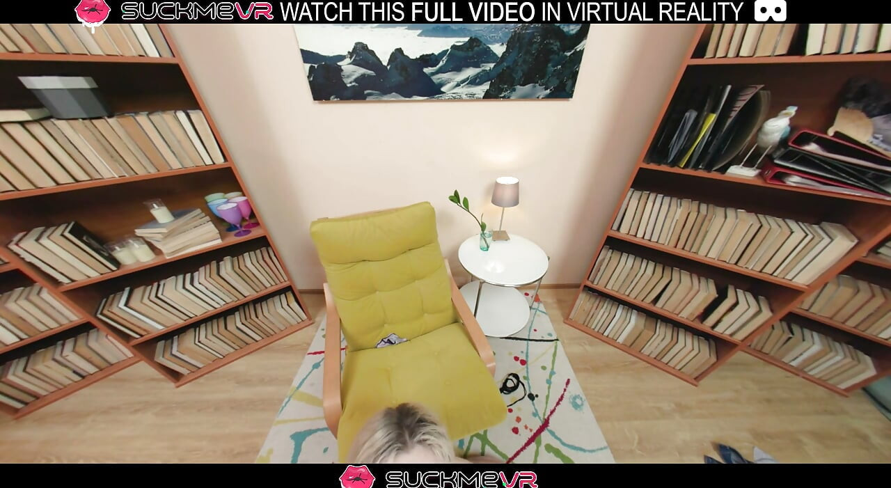 Napalona blondynka Molly Cute jeździ na wielkim kutasie w VR.