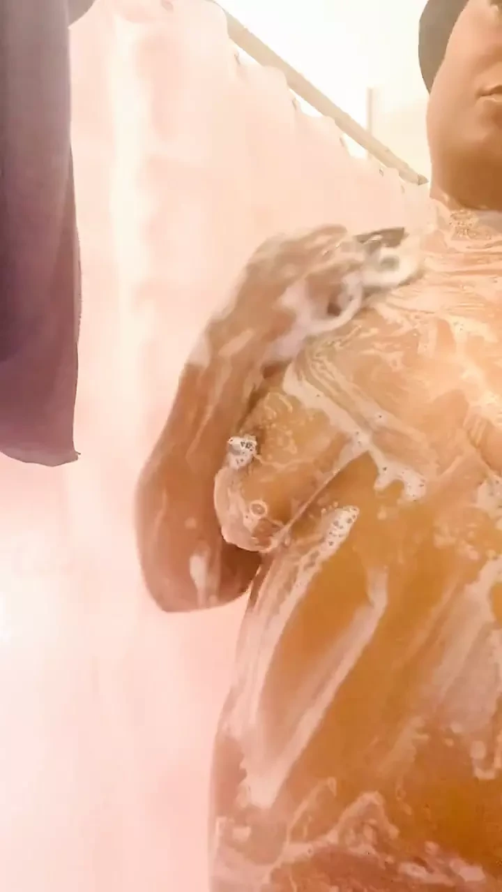 Come Take a Shower with Peachy