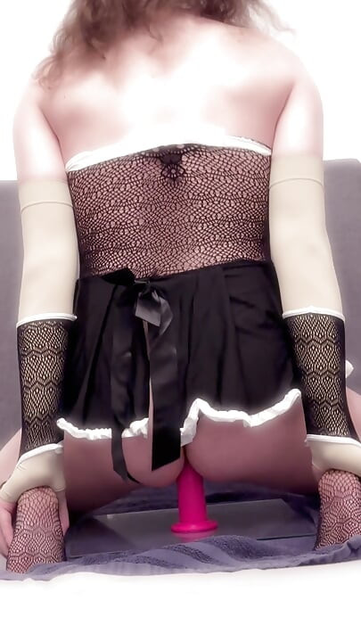 Phishnet pahni Sweet Crossdresser charmotkarsh tak gulaabi dildo ki savaari karti hai