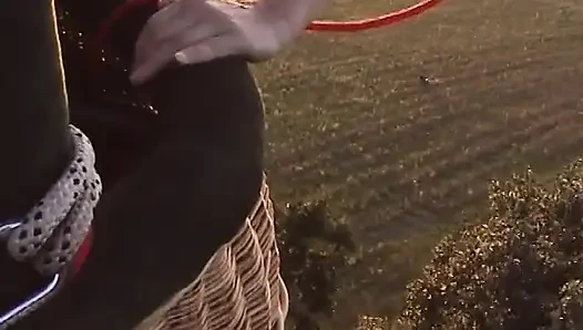 Pasangan ini nggak sabar dientot habis-habisan di udara pakai balon udara