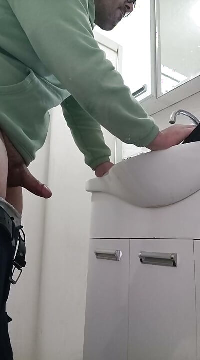 My step cousin realizes that I masturbate next to her and I can't believe her reaction Stranger Touch her Butt with his erectio