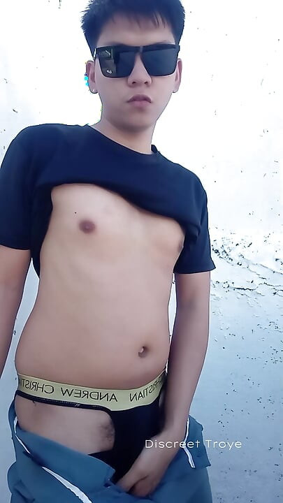 Naughty boy jerk off while waiting for his date - Pinoy Jakol