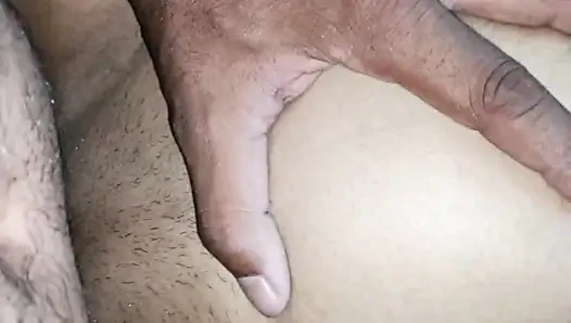 Süt ürünleri üvey annemin büyük göğüslerini sıkıyorum