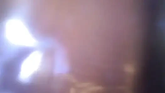 Bermain dan menelan mainan yang dikirim oleh pengguna dengan kamera di dalamnya