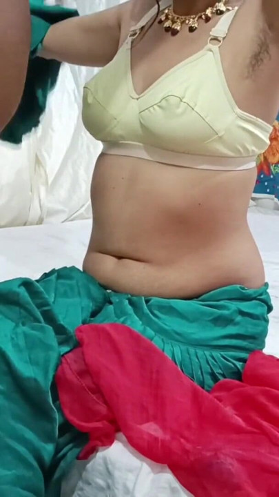 Bhabhi Punjabi seronok berkongkek dalam gaya doggy | Klip 1