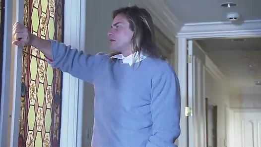 Uzun saçlı sevgili karısını kendi evinde sikiyor