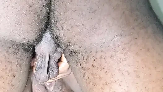 Sugar-mama liebt ihren jungen Toyboy, während er ihre muschi ohne gummi knallt