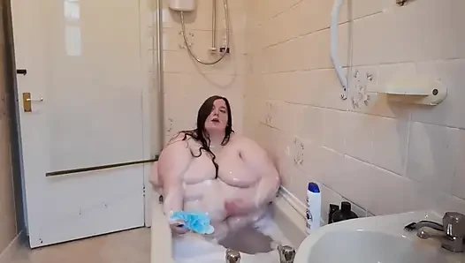 Ssbbw bath time fun and belly jiggle