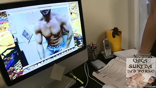 Die vollbusige milf capri cavanni wird mit sperma bedeckt.