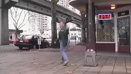 Nettes Zierliches, Naives Behaartes Mädchen, Schüchtern, Solo