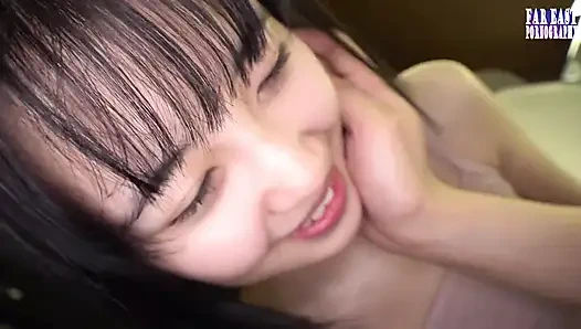 Cewek berkacamata manis ini menggoda pria yang lagi santai di balik kebahagiaan teluk yang tak berujung -bagian.3