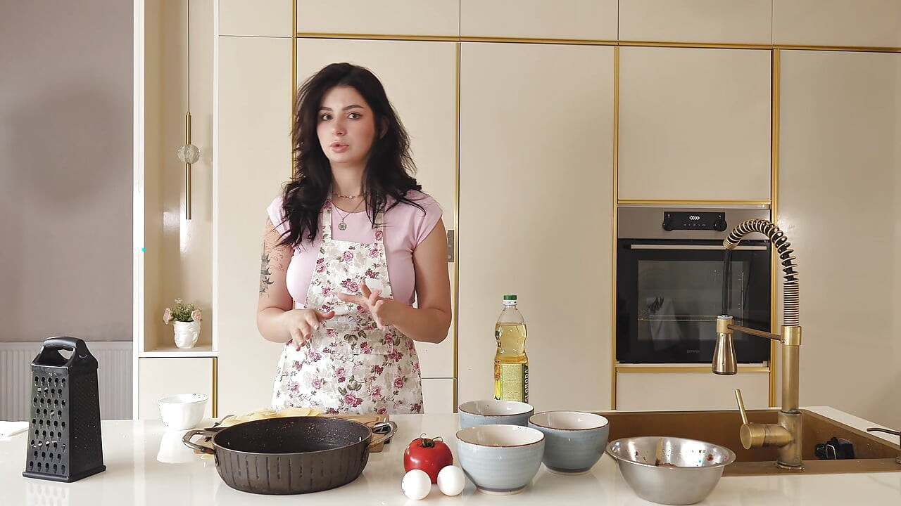 The cooking show turned into a bisexual threesome with semen on the face.