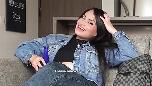 Riesentitten latina-schlampe bekommt gesicht von monsterschwanz hart gefickt und tropft am ende