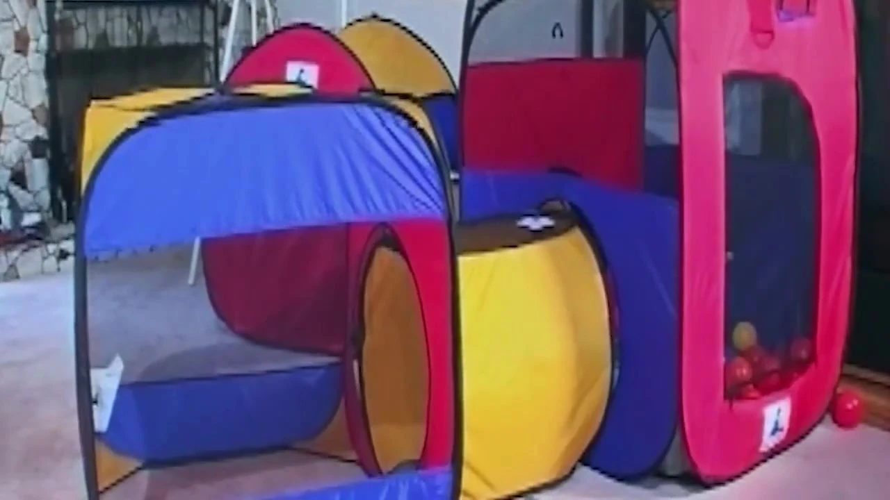Olgun sarışın orta yaşlı seksi kadın büyük zenci yarağını oyun çadırında derine alıyor