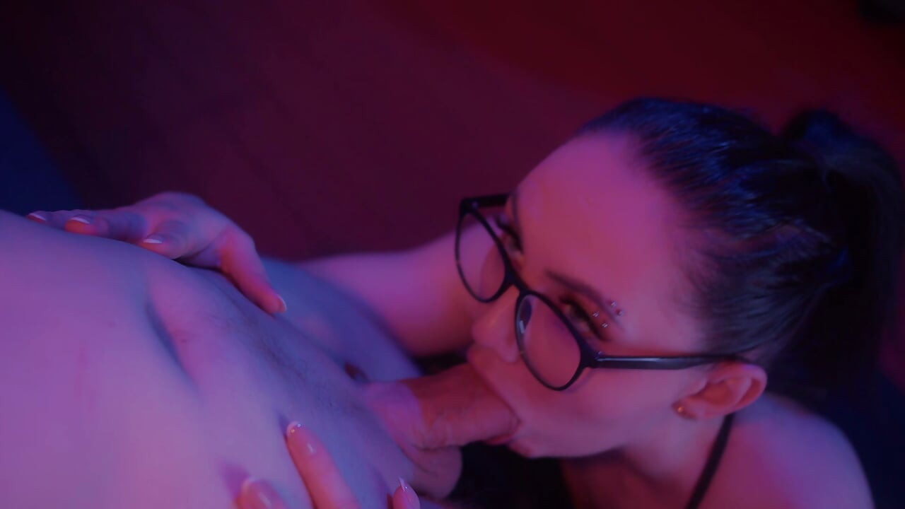 Lecherous Guy Piss His Girl's and Anal Fuck Her, and She Get